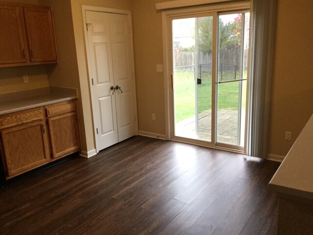 Foto del edificio - 888 Hollowood Lane