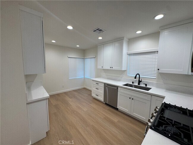 Foto del edificio - 15234 Kingsbury St