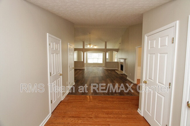 Foto del edificio - 1490 Creek Pointe Cir