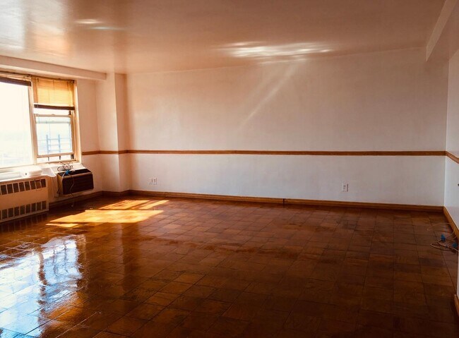 Foto del edificio - 10 Huron Ave
