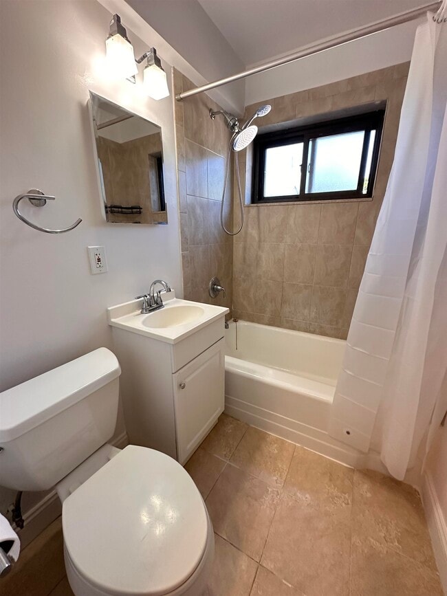 Building Photo - 411 Park Pl