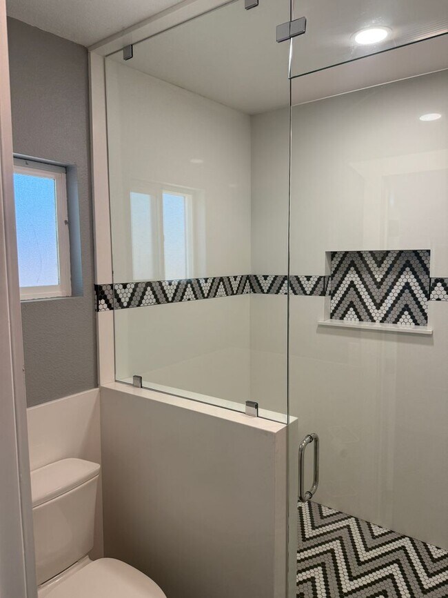 Building Photo - 1065 Del Moll Dr