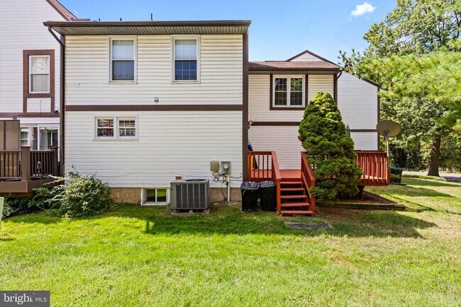 Foto del edificio - 284 Oakwood Village Ct