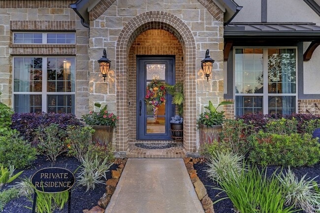 Foto del edificio - 5911 Vineyard Creek Ln