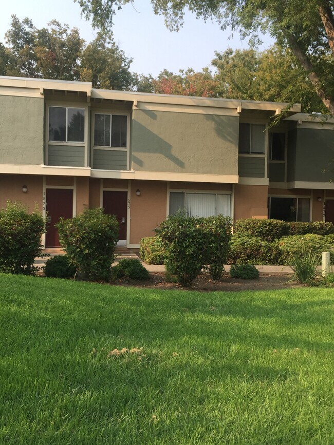 Foto del edificio - 1575 Drake Dr