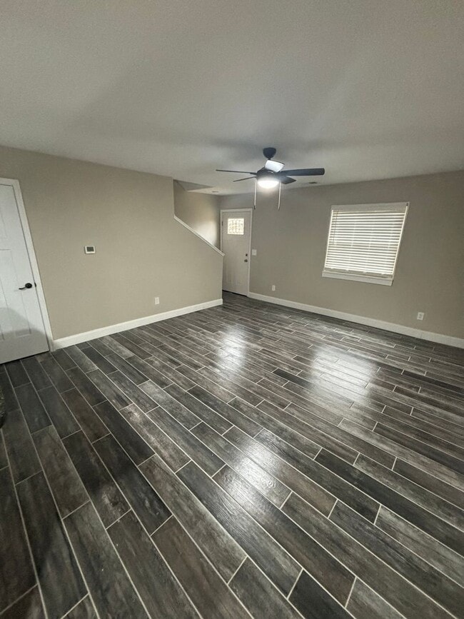 Building Photo - 3229 Summerhill Ln