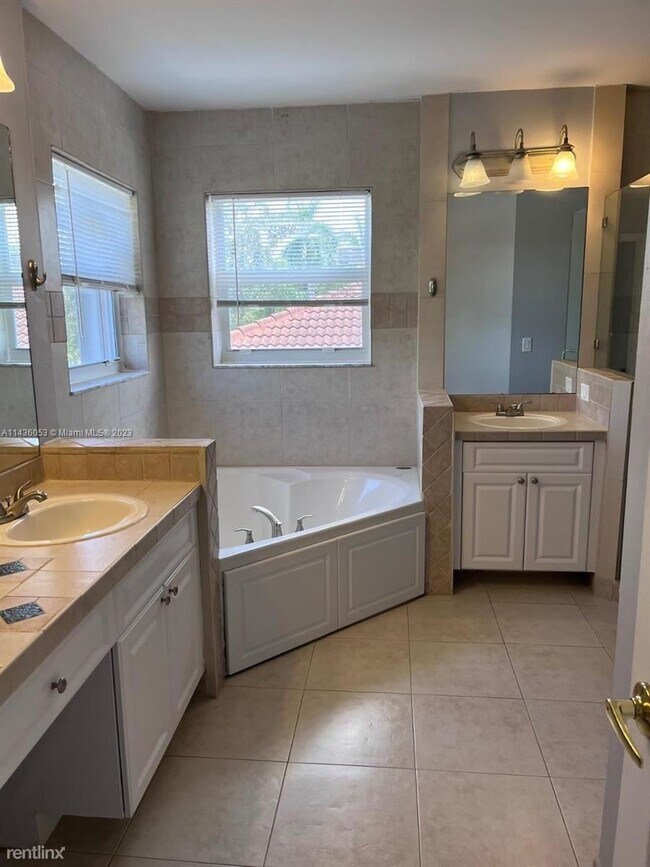 Foto del edificio - 3 br, 2.5 bath House - 19257 NW 14th St