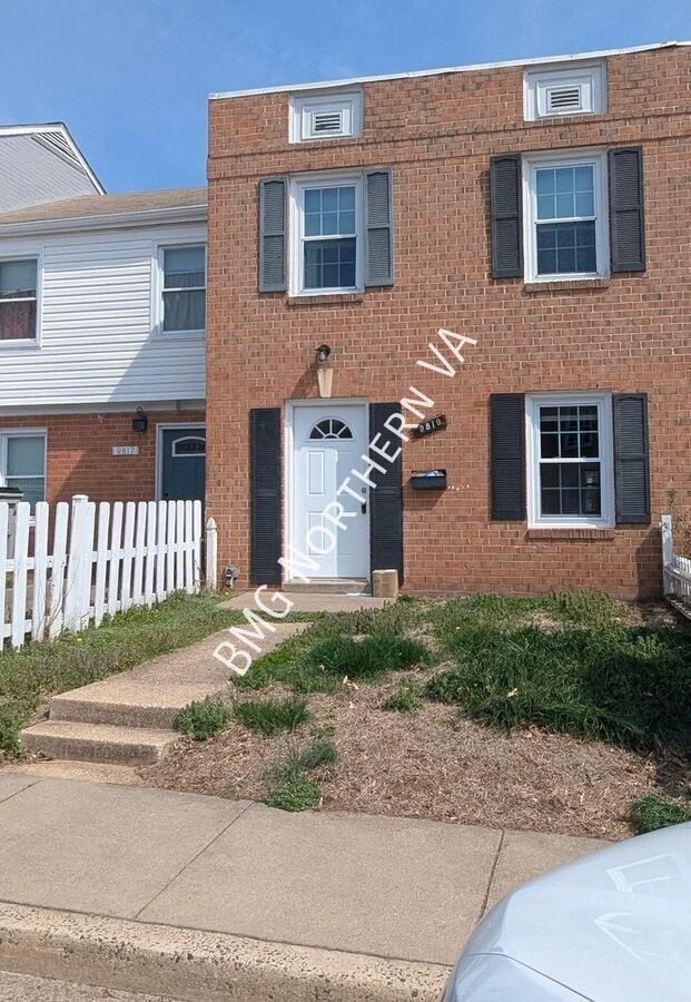 Photo - 9819 Town Ln House