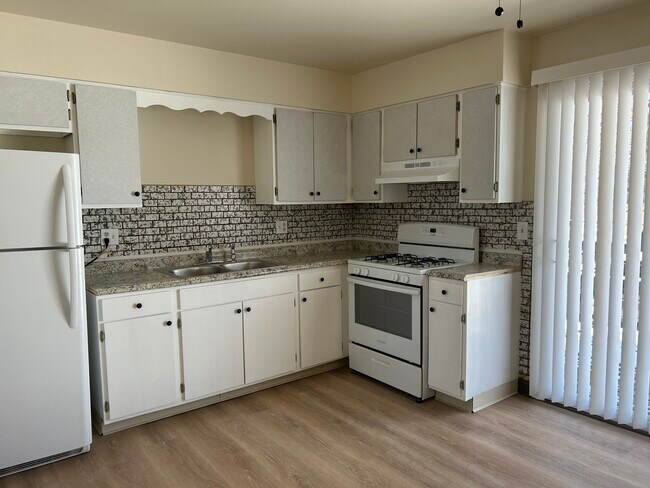 Foto del edificio - 1135 Royal Blvd