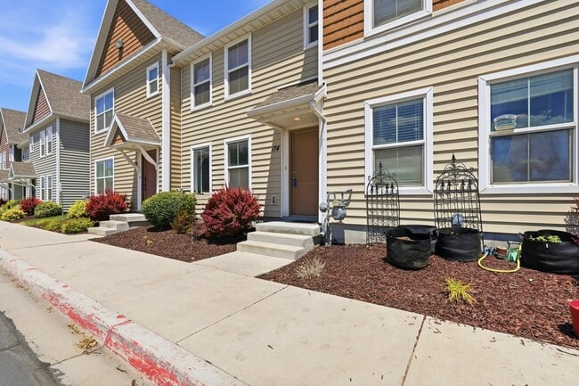Building Photo - 174 Finlay Dr