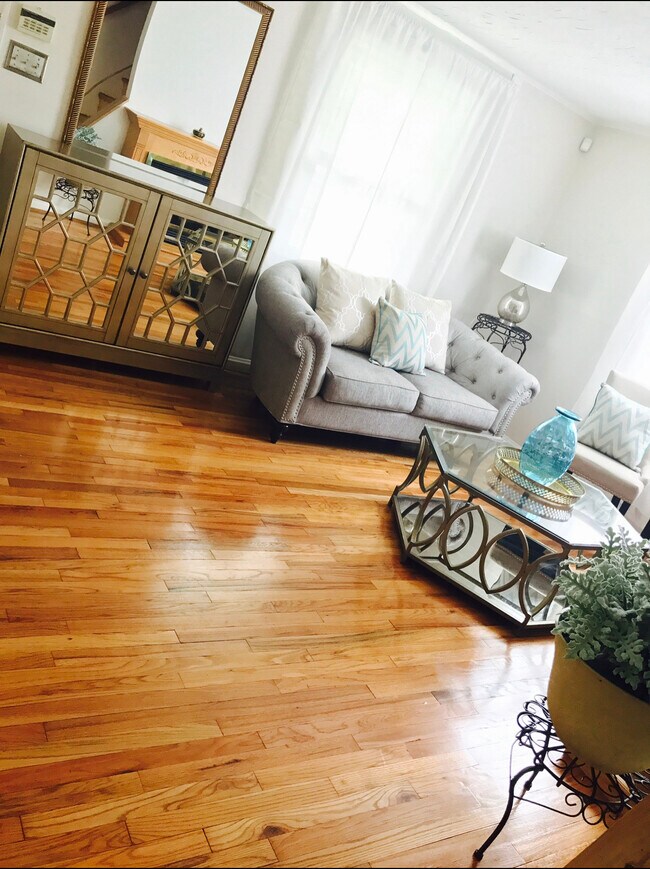 Foto del edificio - 429 Brookside Dr