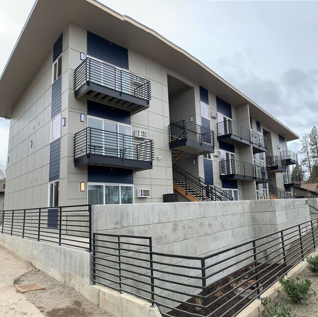 Apartamentos Thirty First Place - vista desde la calle 31 - 2772 E 31st Ave