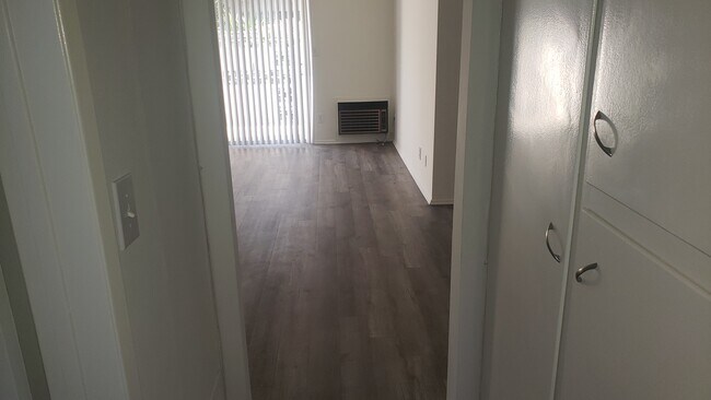 Foto del edificio - 5311 Corteen Pl
