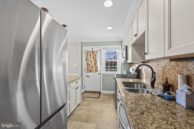 Building Photo - 169 Regester Ave