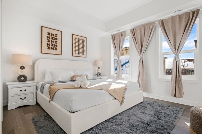 Building Photo - 2117-2181 81 St S W