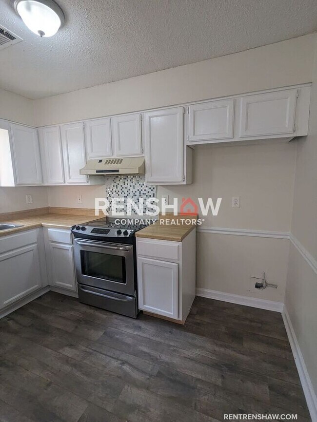 Building Photo - Hickory Ridge - 2 Bed / 2.5 Bath - Duplex ...
