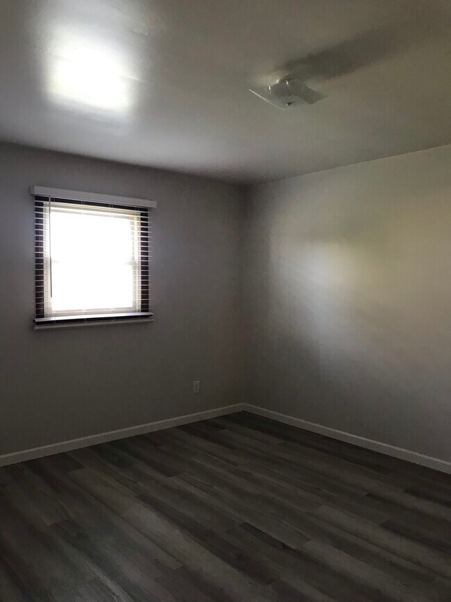 Building Photo - 260 N 725 W
