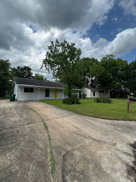Building Photo - 7429 Yoe St