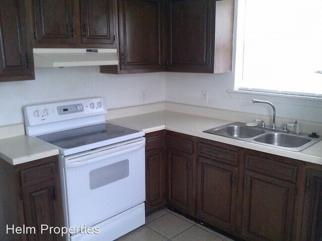 Building Photo - 2 br, 1 bath Apartment - 1702 South Mitchell