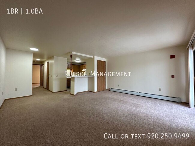 Building Photo - Spacious 1 Bedroom 1 Bath Lower Apartment ...