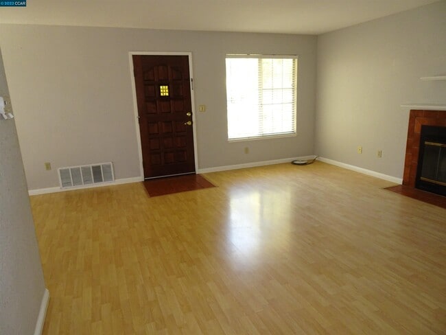 Building Photo - 2 Greensboro Ct