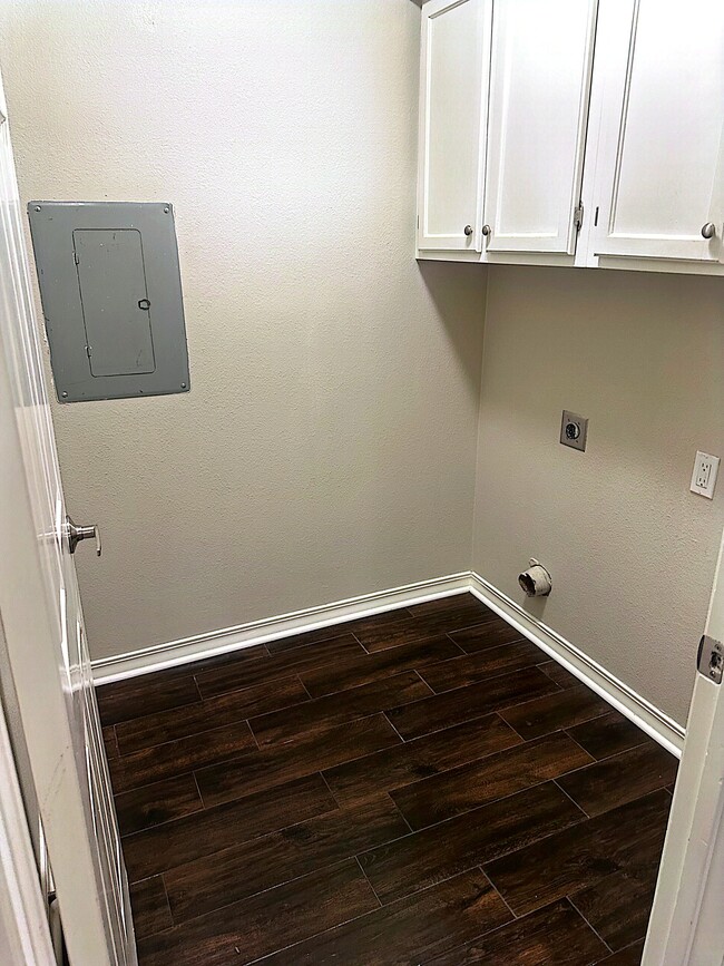 Building Photo - 9610 Balsa Dr