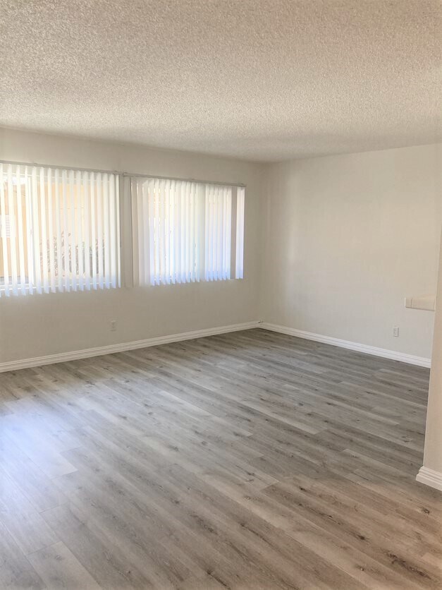 Building Photo - 3100 E 7th St