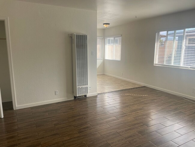 Building Photo - LOCATION LOCATION LOCATION!!! Oceanside Be...