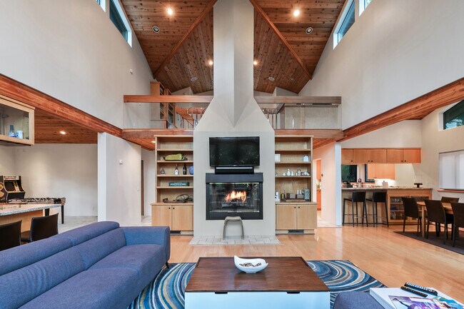 Foto del edificio - 23876 Lakeview Dr