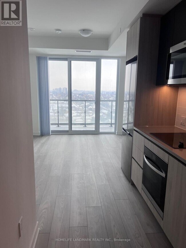 Photo du bâtiment - 5858 Yonge St