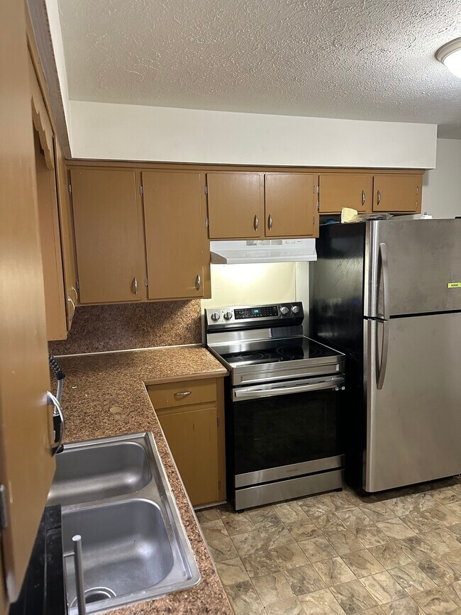 Building Photo - 24 Glaize Ave