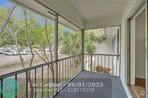 Building Photo - 2250 NE 66th St