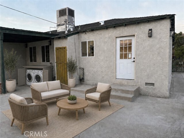 Foto del edificio - 7879 Claybeck Ave