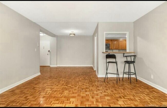Building Photo - 25 Cartright St