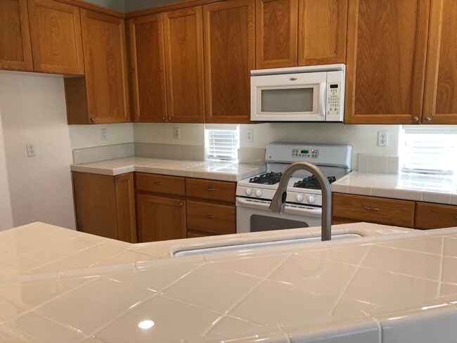 Building Photo - 2954 Cardinal Dr