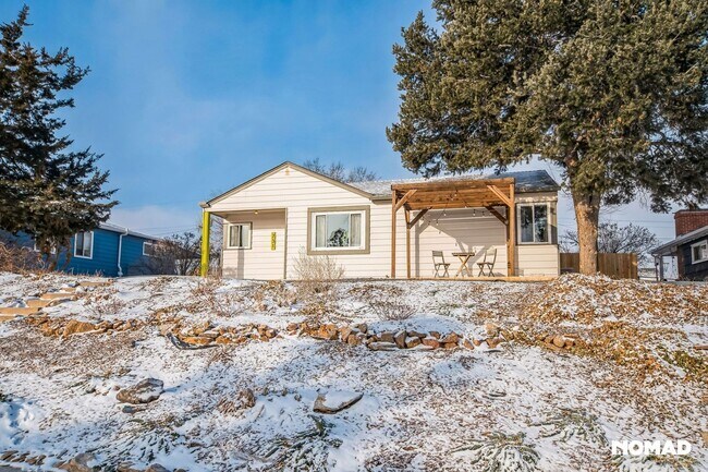 Building Photo - Skyline Views & Garden Paradise | Cozy 3BR...