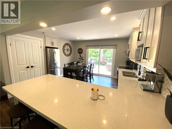 Photo du bâtiment - 26 Kenneth Ave