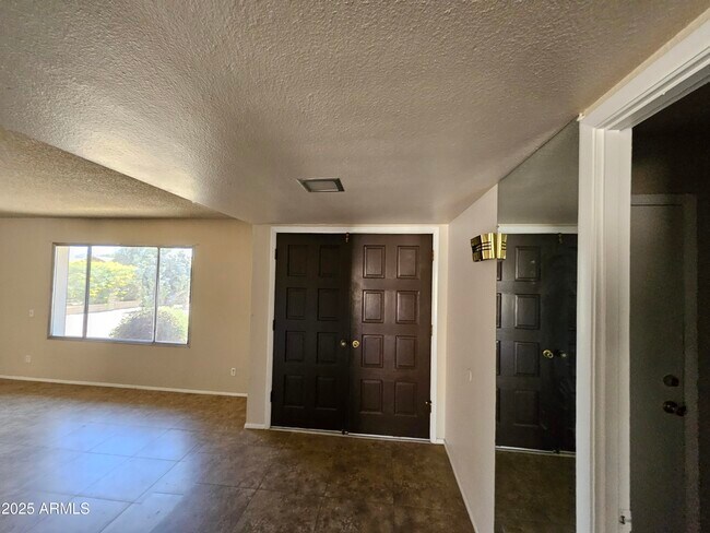 Foto del edificio - 4824 W Northview Ave