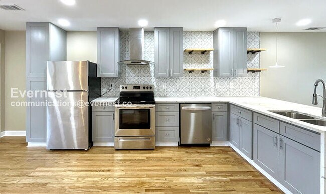 Foto del edificio - 2 Bed/1 Bath Home with Fenced Yard / Pet-Friendly / Available Now!