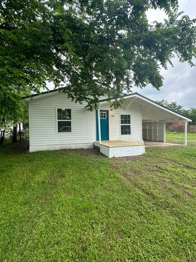 Building Photo - 104 N Main St