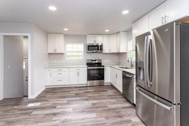 Foto del edificio - Beautifully Refurbished Home Near Downtown...