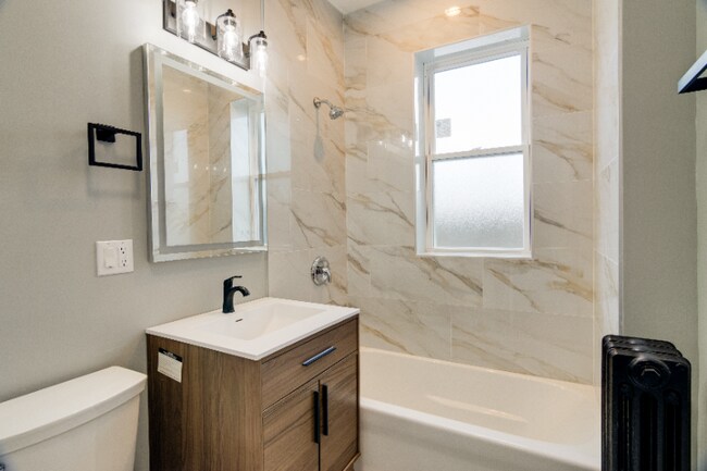 Foto del edificio - 3422 W Dickens Ave