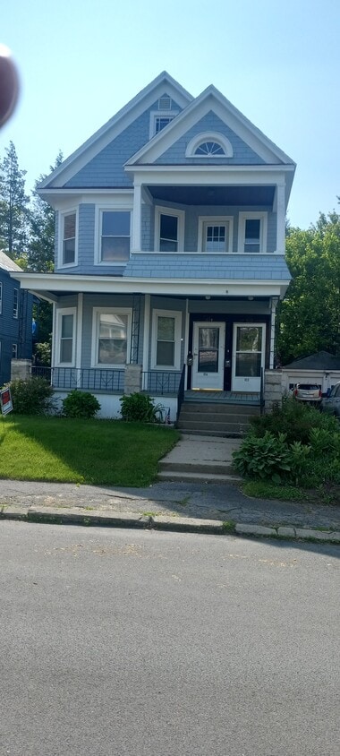 Primary Photo - 824 Hampton Ave