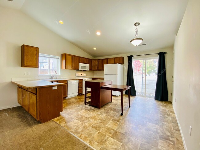 Foto del edificio - Charming 3BR -2BA Home in SW Bend