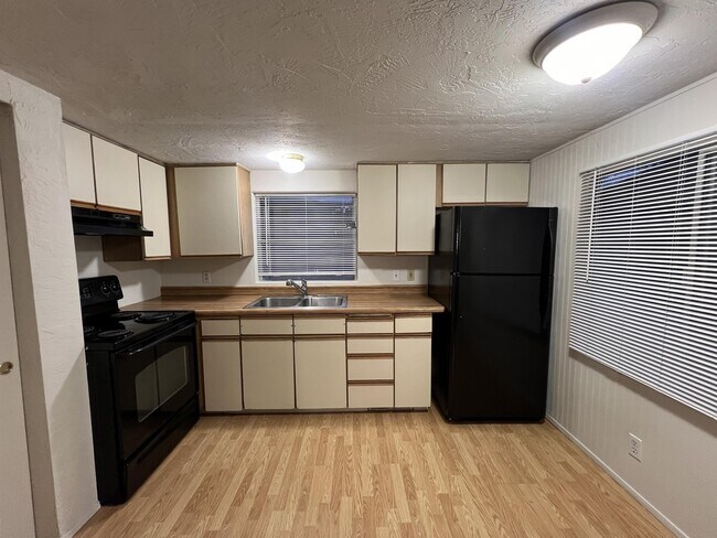 Foto del edificio - 100 S Davies Rd