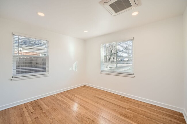 Foto del edificio - Beautiful Remodel in City Park North- Move...