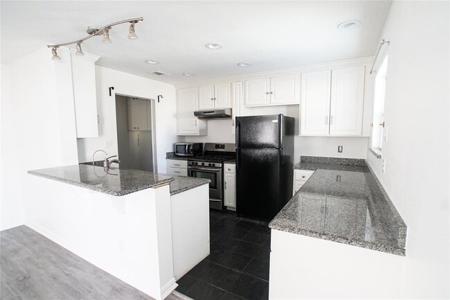 Building Photo - 612 Cambridge Dr