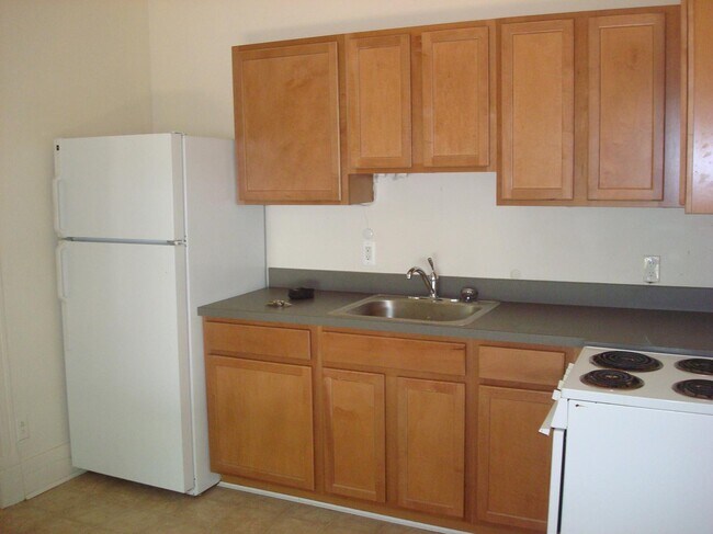 kitchen - 1401 Golden Ave