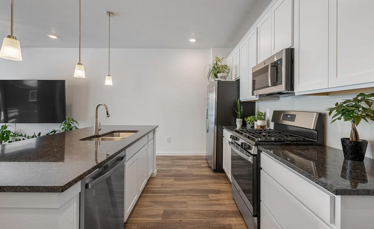 Primary Photo - 2 Bedroom Townhome w/ Garage!
