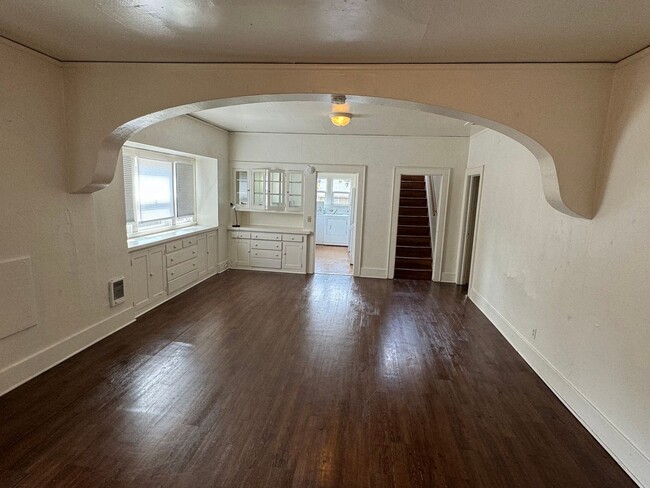 Foto del edificio - 4 Bedroom House on U of O Campus - AVAILAB...